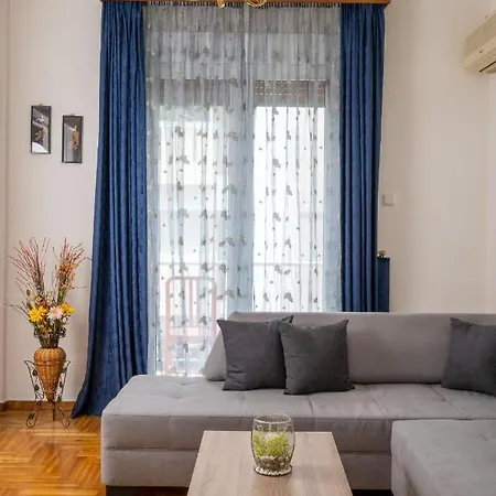 Vintage 1bd 10' To Acropolis Apartment
